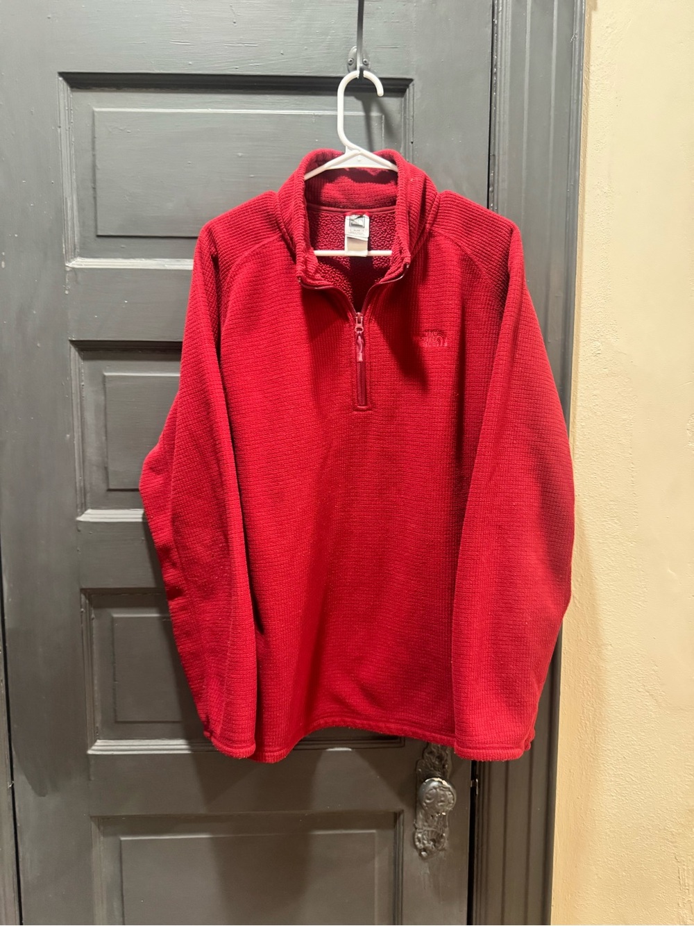 The North Face Men's Red Half-Zip Fleece Pullover XL. outdoors,layering,hiking